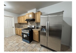 25 E 27th St in Bayonne, NJ - Building Photo - Building Photo