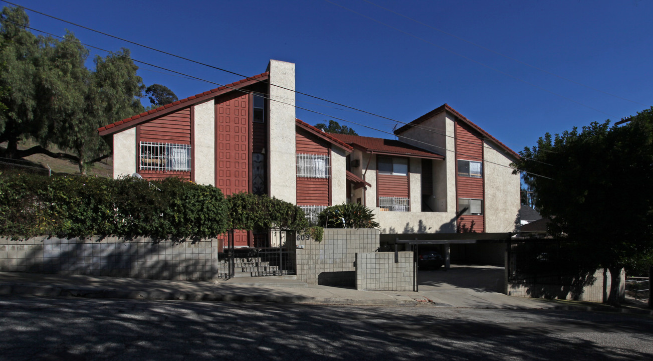 609 Lookout Dr in Los Angeles, CA - Building Photo