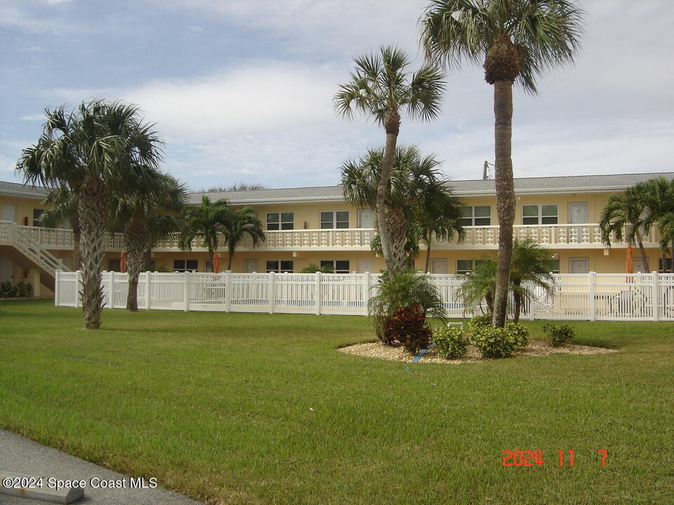 7801 Ridgewood Ave in Cape Canaveral, FL - Building Photo