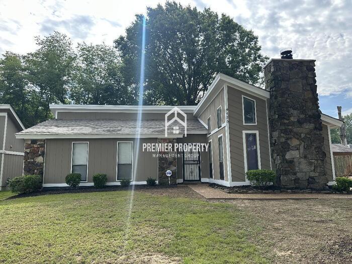 4430 Crescent Park Dr in Memphis, TN - Foto de edificio