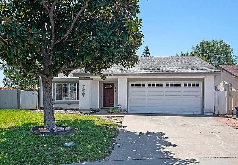 7927 Landon Pl in San Diego, CA - Building Photo