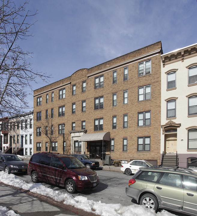 Robinson Square Apartments in Albany, NY - Foto de edificio