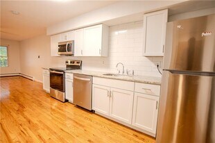 420 Woodward Rd in North Providence, RI - Building Photo