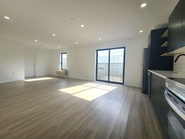 556 Market St, Unit 2B in Newark, NJ - Building Photo - Building Photo