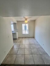 1407 N Sunrise Way in Palm Springs, CA - Foto de edificio - Building Photo