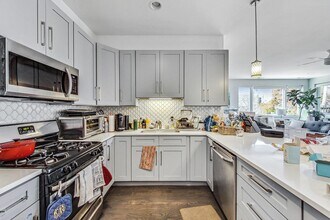 3620 W Irving Park Rd, Unit 2R in Chicago, IL - Building Photo - Building Photo