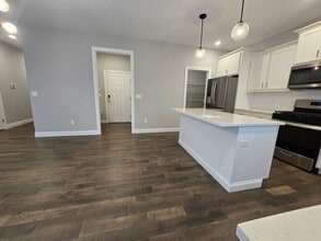 9 Brookstone Cir in Bloomington, IL - Building Photo - Building Photo