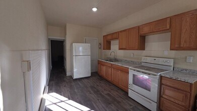 33 Washington St in Middleport, PA - Building Photo - Building Photo