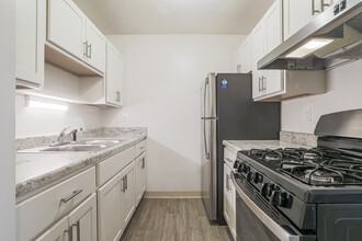 Waverly Park Apartments in Lansing, MI - Foto de edificio - Interior Photo