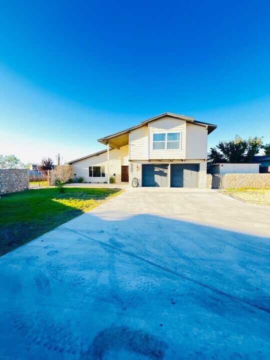 6407 Los Altos Dr in El Paso, TX - Building Photo