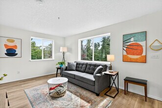 2525 SE 136th Ave in Portland, OR - Foto de edificio - Building Photo