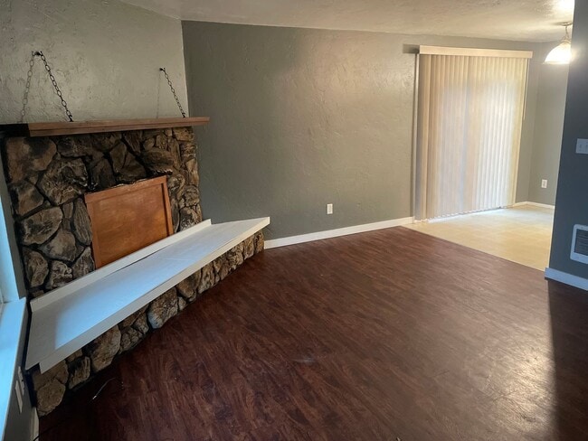 198 E Milton St in Lebanon, OR - Building Photo - Building Photo