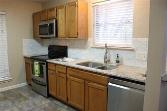 10926 Waterview Cir in Montgomery, TX - Foto de edificio - Building Photo