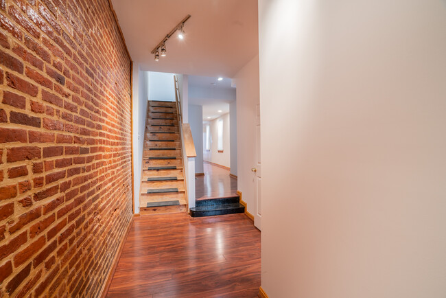 505 North Washington Street in Baltimore, MD - Foto de edificio - Building Photo