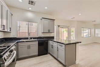 10372 Turning Leaf Ave in Las Vegas, NV - Building Photo - Building Photo