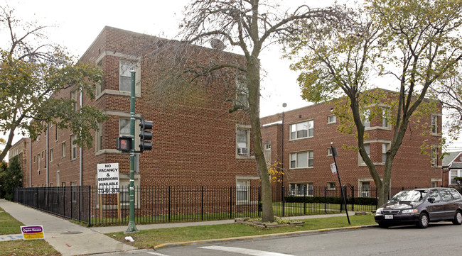 2405 W Jarvis Ave in Chicago, IL - Building Photo - Building Photo