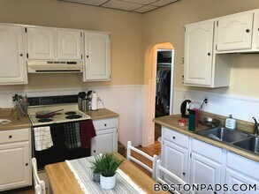 27-29 Cameron Ave., Unit 1 in Somerville, MA - Foto de edificio - Building Photo