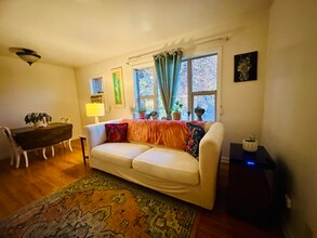 352 S 1st Ave in Walla Walla, WA - Foto de edificio - Building Photo