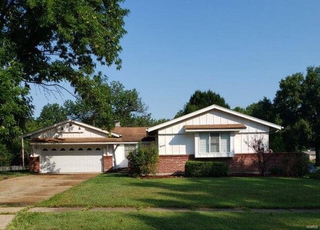 property at 2435 Birchview Dr