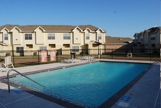 Las Canteras Apartments in Pharr, TX - Building Photo - Building Photo