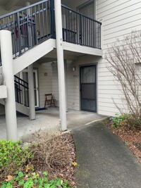 9902 SW Trapper Terrace in Beaverton, OR - Foto de edificio - Building Photo