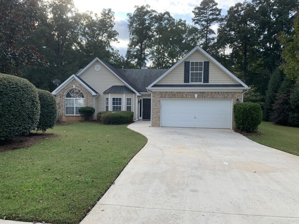 75 Queensland Ln in Covington, GA - Building Photo