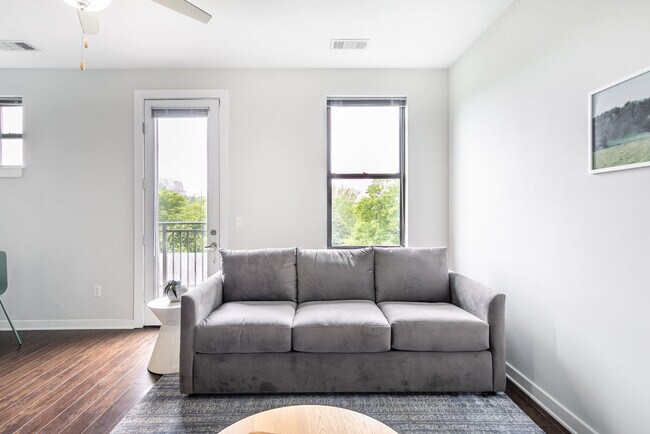 1016 18th Ave S in Nashville, TN - Foto de edificio - Building Photo