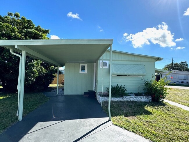property at 515 49th Ave Terrace W