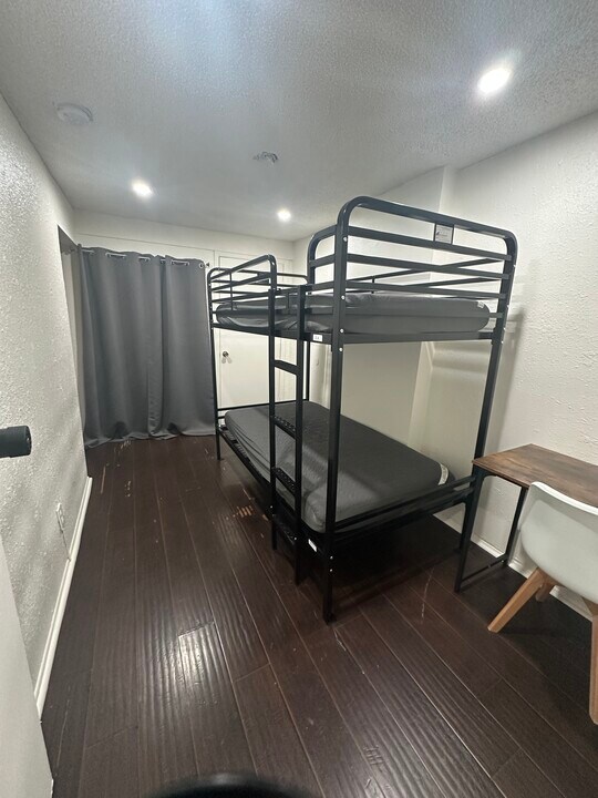 1639-1611 11th Pl in Los Angeles, CA - Building Photo