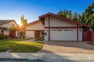 17610 Hada Dr in San Diego, CA - Building Photo