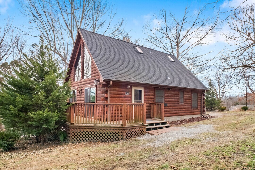 15595 Lakeview Dr in Lowell, AR - Building Photo