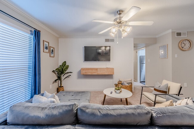 10020 Regal Park Ln in Dallas, TX - Building Photo - Building Photo