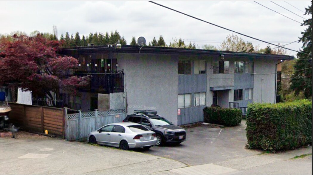 201 Laval St in Coquitlam, BC - Building Photo