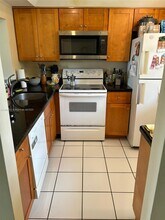9430 Poinciana Pl, Unit 212 in Davie, FL - Building Photo - Building Photo