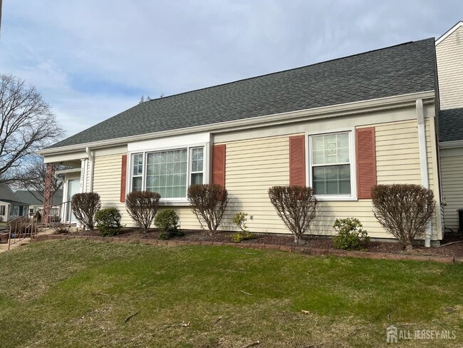 333N Newport Way in Monroe Township, NJ - Building Photo - Building Photo