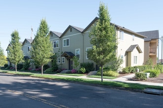 Jacobs Drive Apartments in Eugene, OR - Building Photo - Building Photo