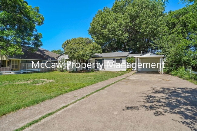 303 Dunn St in Waxahachie, TX - Building Photo - Building Photo