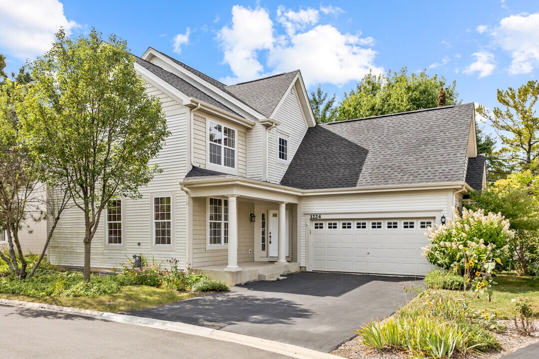 1224 Tiffany Ct in Indian Creek, IL - Building Photo