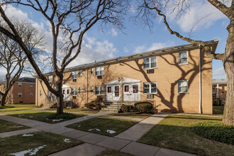 Bridgebrooke Condominiums in Belleville, NJ - Building Photo - Building Photo