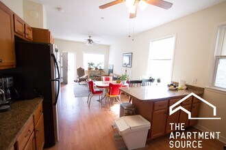 2223 N Sawyer Ave, Unit 2R in Chicago, IL - Building Photo - Building Photo