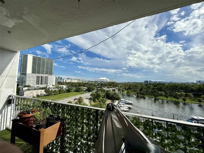 1700 NW N River Dr in Miami, FL - Foto de edificio - Building Photo