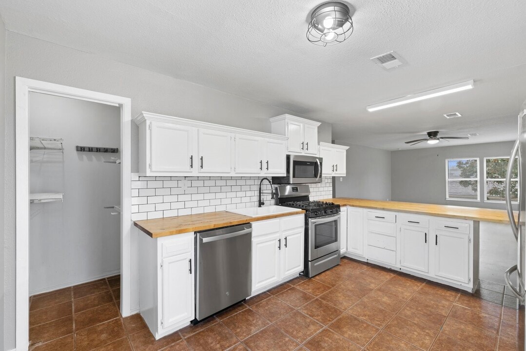 5313 Perry Ave in Galveston, TX - Building Photo