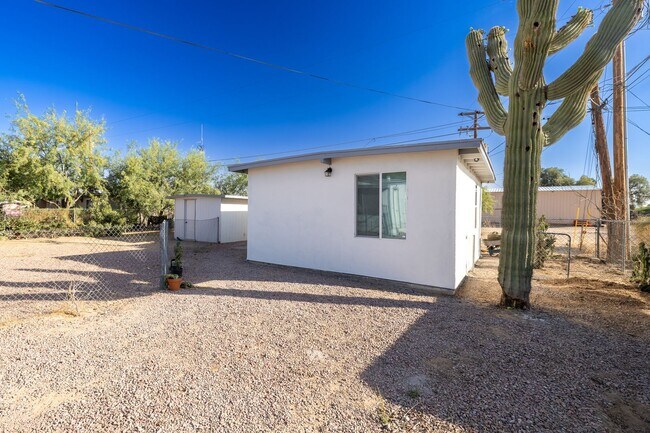 11451 W Tortolita St-Unit -Unit 2 in Marana, AZ - Building Photo - Building Photo