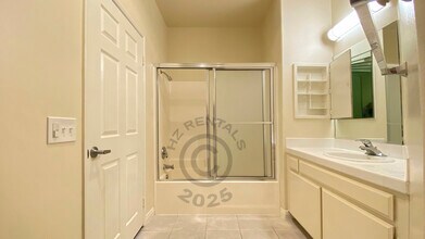 12140 Moorpark St in Studio City, CA - Foto de edificio - Building Photo