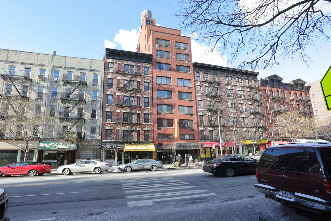 1425 York Ave in New York, NY - Building Photo