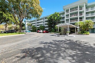 802 Cypress Grove Ln in Pompano Beach, FL - Building Photo - Building Photo