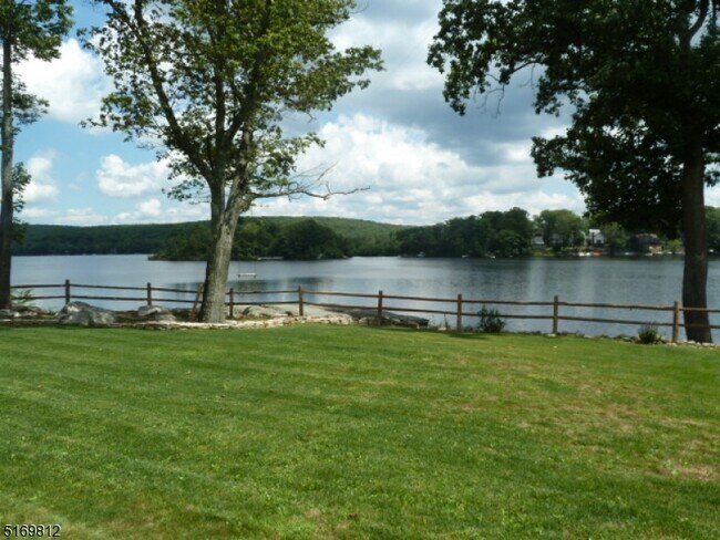 600 Warwick Turnpike in West Milford, NJ - Building Photo - Building Photo