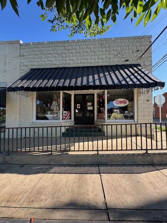 102 W Virginia Ave in Bessemer City, NC - Building Photo