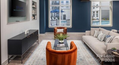 8424 N Tryon St, Unit B3 in Charlotte, NC - Building Photo - Building Photo