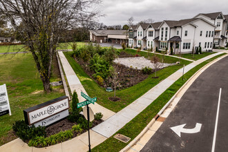 Maple Grove in Nashville, TN - Foto de edificio - Building Photo